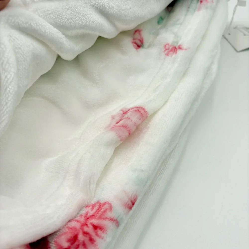 Rachel Ashwell The Farmhouse Pink Floral Rose Plush Throw Blanket 60x70 NEW